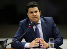 Projeto de Carlos Veras susta decreto que revogou contribuição sindical em folha