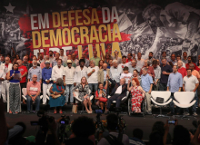 Artistas e intelectuais unidos em apoio à democracia e Lula