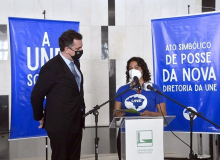 Presidente do Senado vai a posse da UNE e rejeita impeachment de Moraes