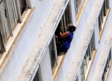 De cárcere privado a falta de pagamentos, o drama das domésticas na pandemia