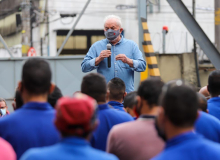 No ABC, Lula promete reindustrialização, combate a fome e geração de emprego