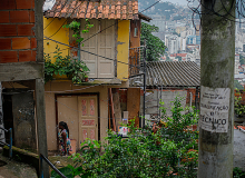 Letalidade da covid-19 é o dobro nas favelas em relação aos bairros ricos do Rio