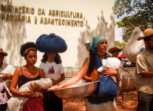 Bolsonaro veta auxílio para agricultores familiares