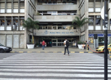 Professores da Uerj decidem manter greve