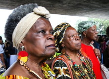 Mulheres negras sofrem mais com trabalho precário e falta de investimentos