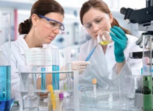 Cientistas vão às ruas de diversas capitais contra o sucateamento do setor