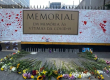 Com críticas ao governo , famílias fazem ato em memória das vítimas da covid em SP