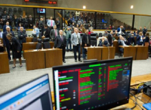 Câmara de Porto Alegre aprova aumento vergonhoso de 63% para salário do prefeito