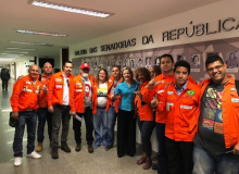 Trabalhadores pressionam e Senado deve engavetar projetos polêmicos até eleição