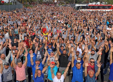 Metalúrgicos do ABC e Mercedes abrem negociação. Sindicato não aceitará demissões