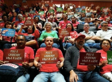 Governo de PE aprova PL que destrói carreira da educação e categoria discute greve