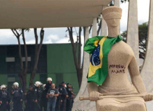 Pichadora da estátua da Justiça é presa na maior fase da Operação Lesa Pátria da PF