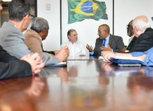 Em reunião com Jereissati, CUT e demais centrais propõem mudanças no relatório