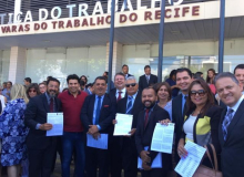 CUT-PE participa de protesto em defesa da Justiça do Trabalho