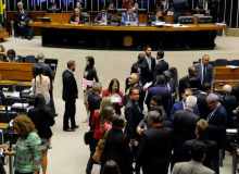 Deputados rejeitam “distritão” e esvaziam reforma política