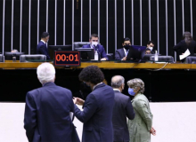 Congresso derruba veto de Bolsonaro e restabelece proibição de despejo