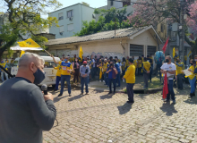 Trabalhadores dos Correios fazem carreata em defesa da vida e dos direitos