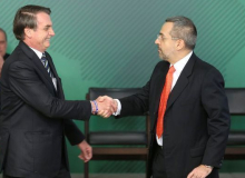 Sociedade reage a tentativa de Bolsonaro de atacar autonomia das universidades