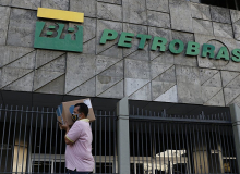 Petrobras corta investimento e vende bens para pagar fortunas a acionistas