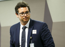 Chefe da Secom recebe dinheiro de TVs e agências contratadas pelo governo Bolsonaro