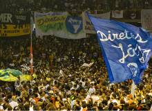UNE exige 'Fora, Temer!' e diretas em aniversário de 80 anos