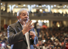 Com críticas e denúncias de perseguição política, Lula entrega defesa final