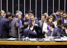 Câmara aprova destaque que permite viúva receber pensão menor que o mínimo