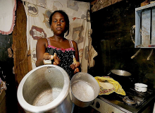 Inflação, emprego precário e salário baixo tiram comida da mesa dos trabalhadores