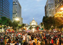 No Rio, 100 mil manifestantes ocupam ruas do centro pela educação