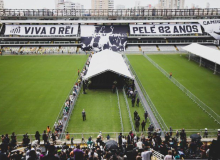 Fãs e torcedores começam a se despedir de Pelé, o Rei do futebol